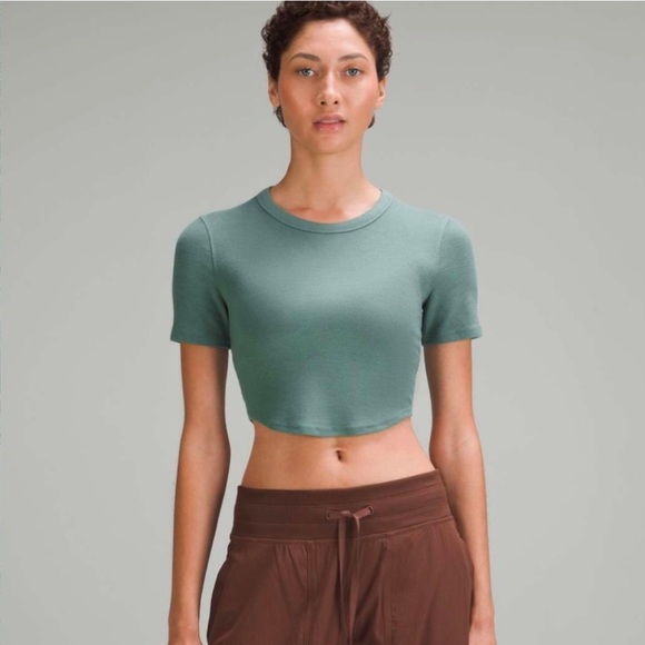 Lululemon Hold Tight Straight-Hem Cropped T-Shirt - Picture 1 of 3